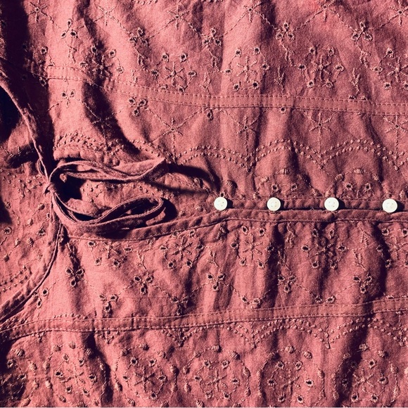 Old Navy Women’s Purple Blouse with Button Detail - Picture 3 of 7